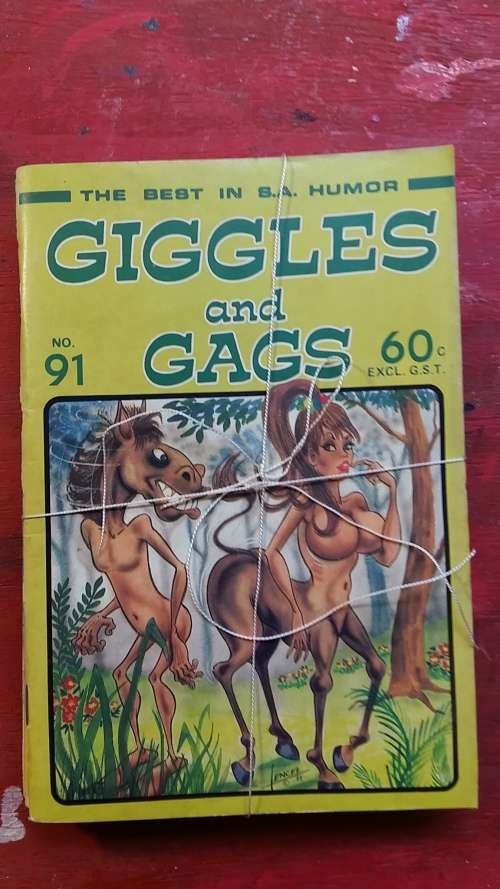 SET OF 5 COLLECTABLE GIGGLES AND GAGS BOOKS FROM THE 1980'S BY LENCEL