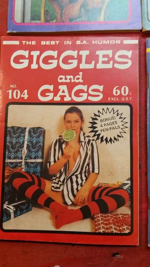 SET OF 5 COLLECTABLE GIGGLES AND GAGS BOOKS FROM THE 1980'S BY LENCEL