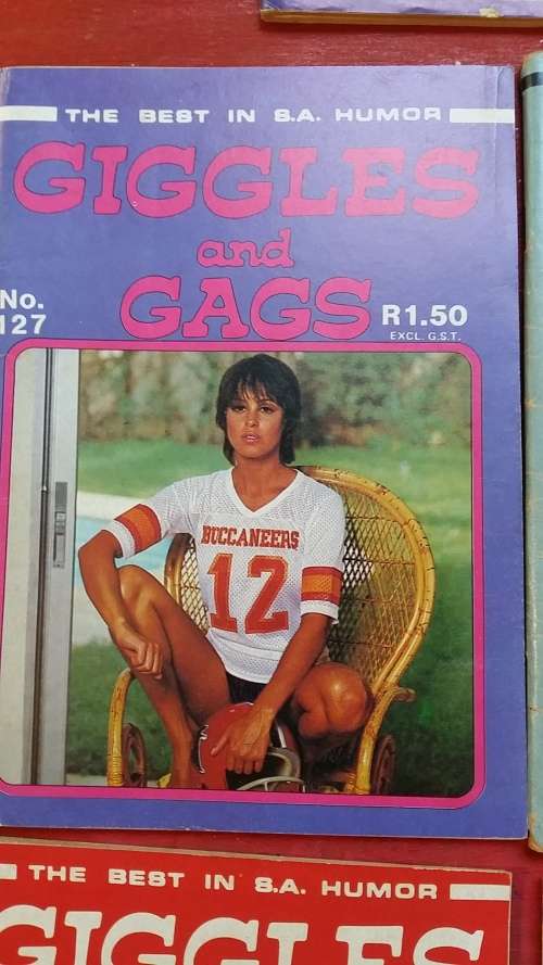 SET OF 5 COLLECTABLE GIGGLES AND GAGS BOOKS FROM THE 1980'S BY LENCEL