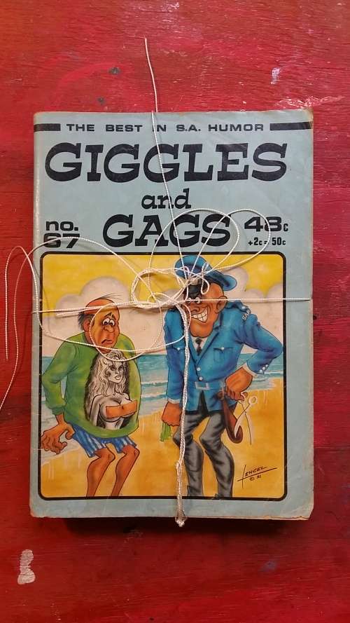 SET OF 5 COLLECTABLE GIGGLES AND GAGS BOOKS FROM THE 1980'S BY LENCEL