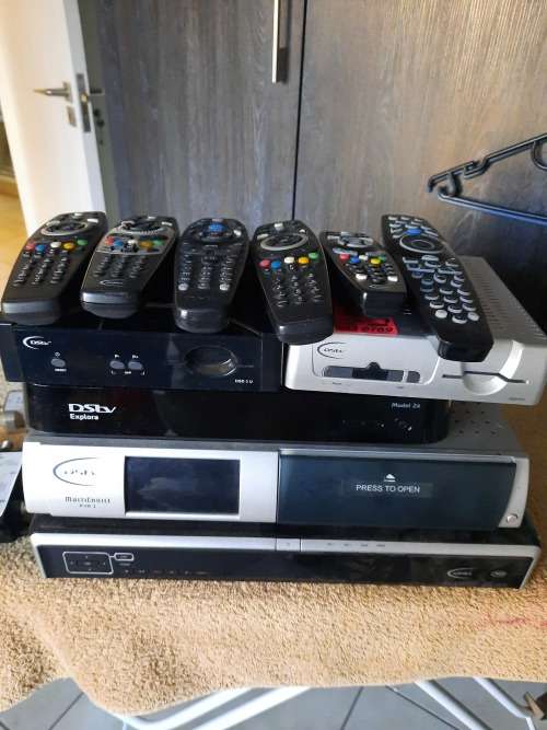 DSTV Decoder combo