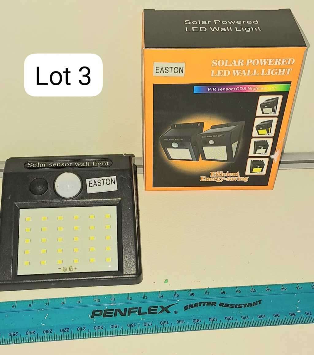 Solar powered led wall light