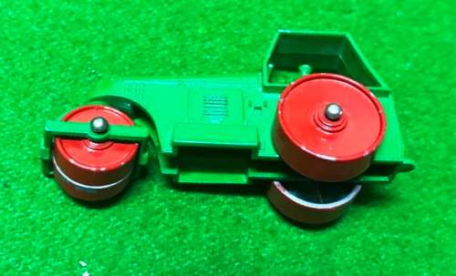MATCHBOX NO.1 ROAD ROLLER. FRONT WHEEL AND CHASSIE IS LOOSE AT BODY WHERE IT ATTACHES. BOX SEE PIC'S