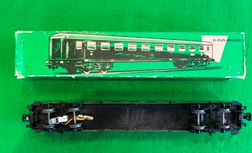 MARKLIN COACH 4023 WITH LIGHTS HO. VINTAGE.