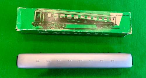 MARKLIN COACH 4023 WITH LIGHTS HO. VINTAGE.