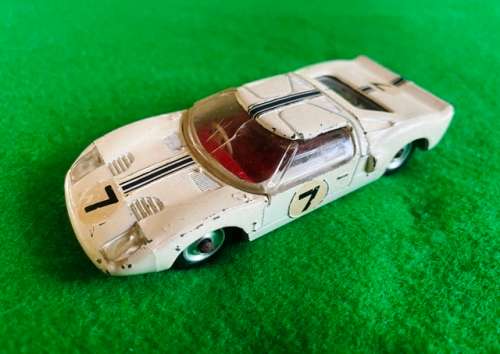 DINKY 215 FORD GT 40