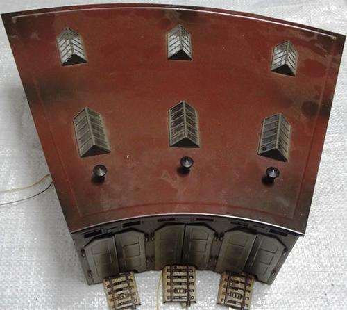 MARKLIN SHED IN NICE CONDITION FOR IT'S AGE. SEE PIC'S