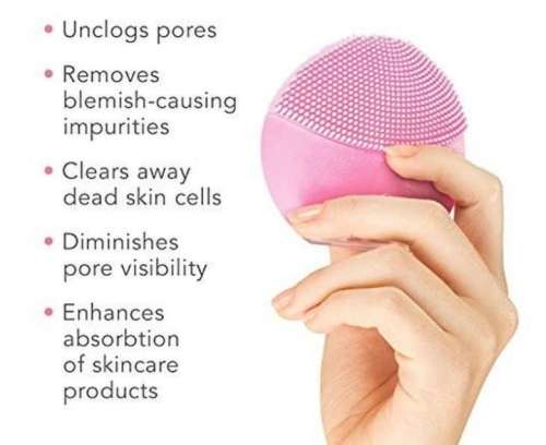 Facial cleansing brush