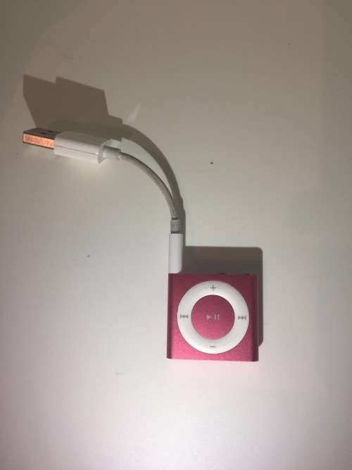 Apple iPod Shuffle | 4th Generation | 2GB | MD779LL/A | A1373 | ***IPOD SHUFFLE***