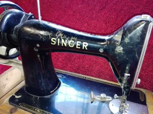 Antique Singer Sewing Machine: Mod. 99K (1957)
