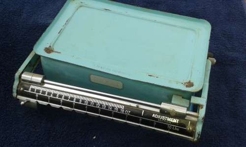 vintage Royal kitchen scale (Lb)