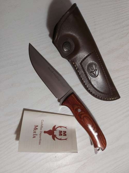 Muela Husky Hunting Knife - Made in Spain - With leather pouch