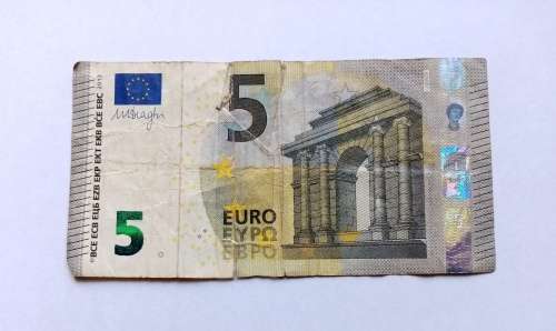 CIRCULATED FIVE EUROS BANKNOTE