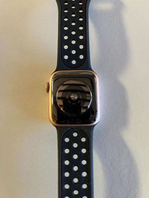 Apple Watch Series 4 (40mm) - Rose Gold - GREAT CONDITION | PRICE DROP |