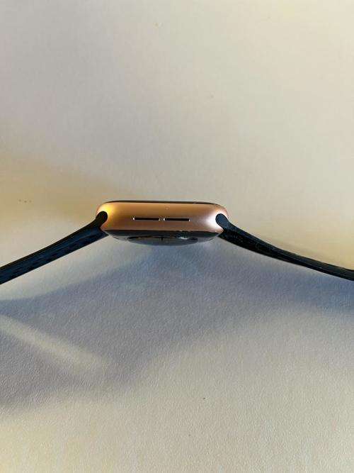 Apple Watch Series 4 (40mm) - Rose Gold - GREAT CONDITION | PRICE DROP |