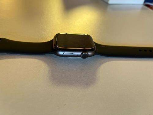 Apple Watch Series SE (44mm) - Grey - iWatch for sale - Great condition !!!PRICE-DROP!!!