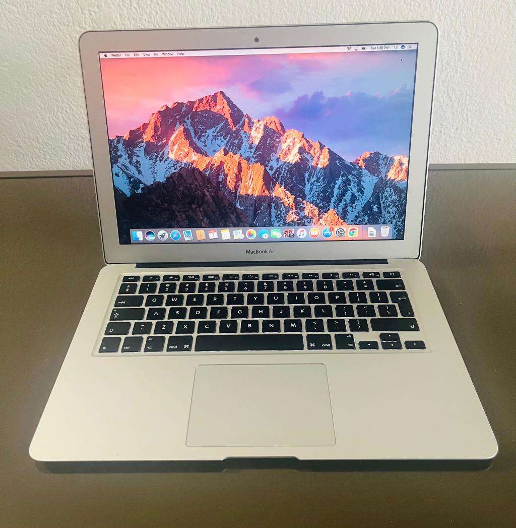 Macbook Air (13-inch, Early 2015) | 8GB RAM | 128GB