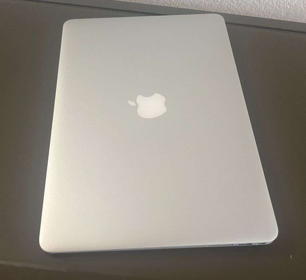 Macbook Air (13-inch, Early 2015) | 8GB RAM | 128GB