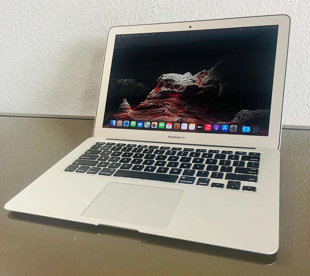 Macbook Air (11-inch, Early 2015) | 4GB RAM | 128GB SSD