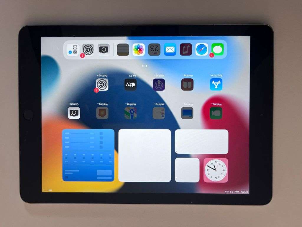 iPad 5th Generation 32GB - Space Grey | WIFI + SIM