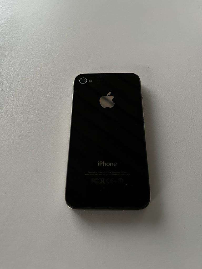 iPhone 4 | 16GB | BLACK