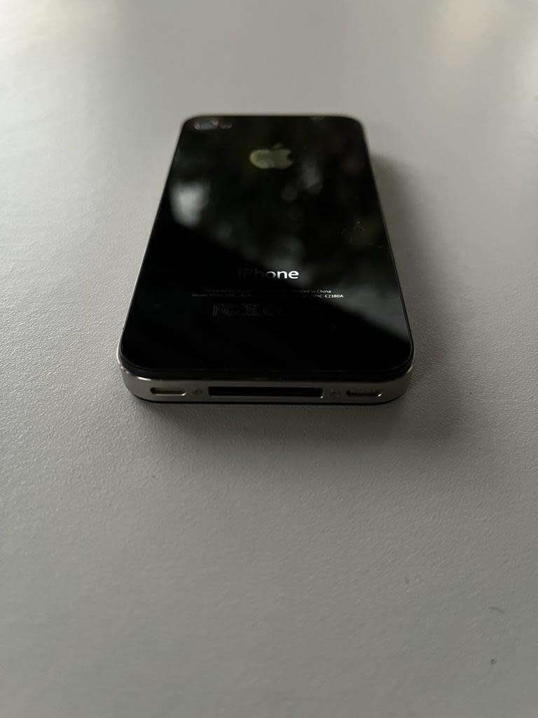 iPhone 4 | 16GB | BLACK