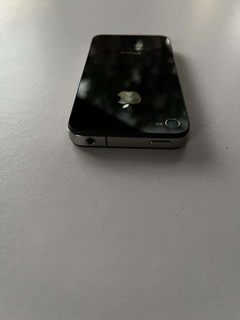 iPhone 4 | 16GB | BLACK