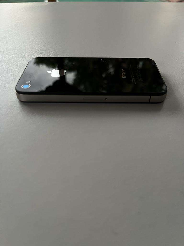 iPhone 4 | 16GB | BLACK