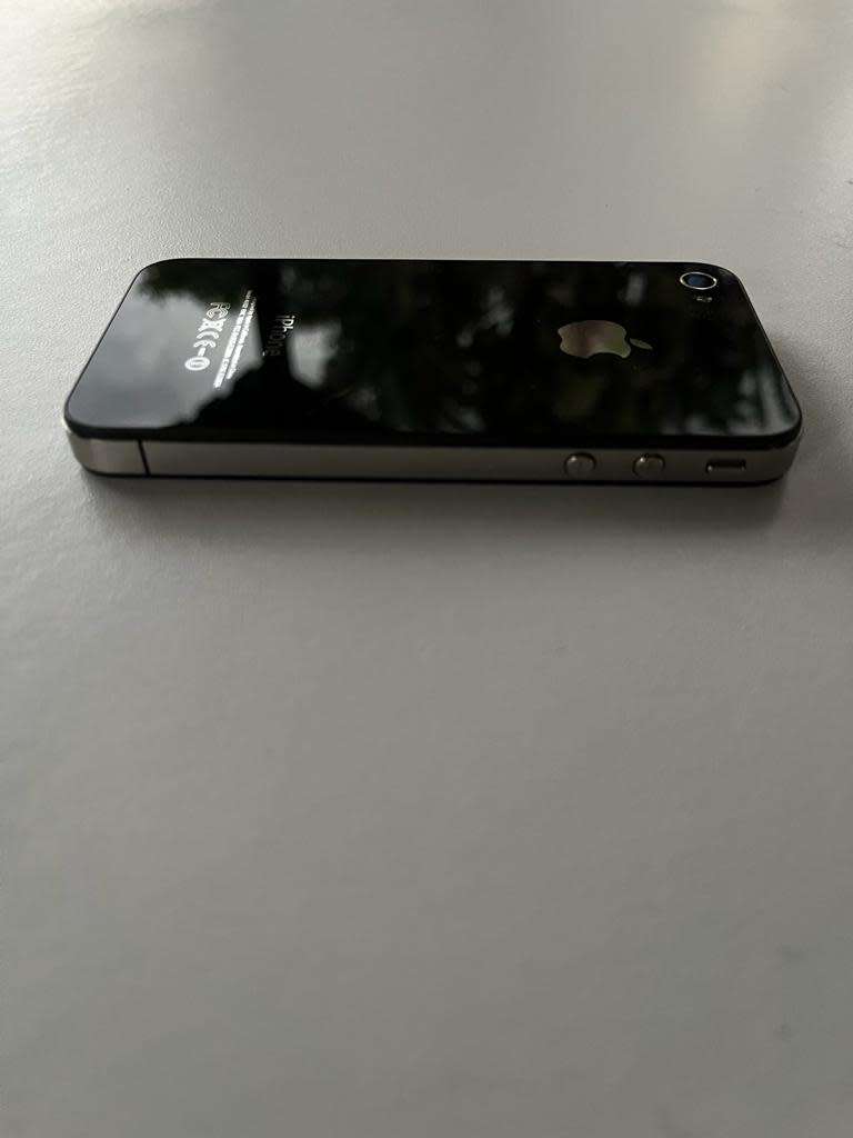 iPhone 4 | 16GB | BLACK
