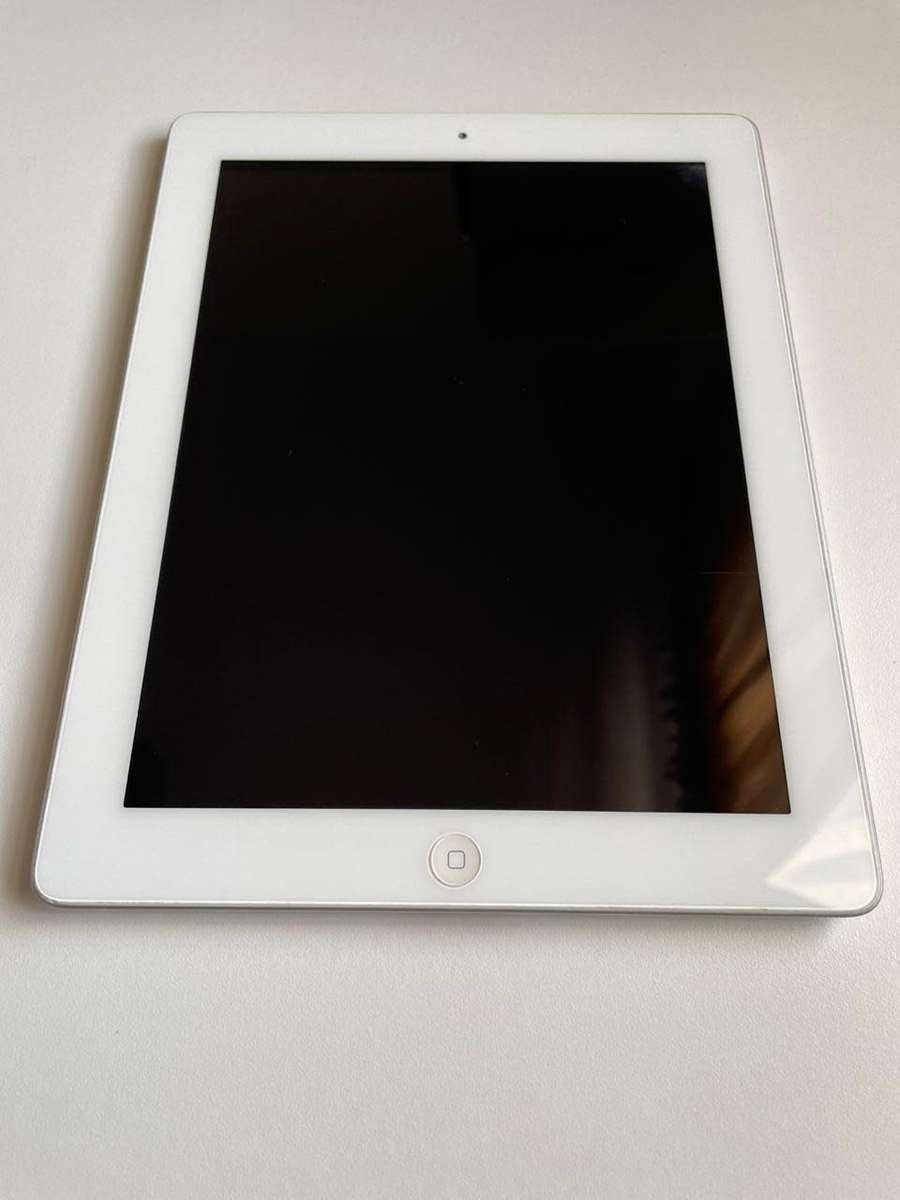 iPad 4th Gen (Retina Display) 16GB WIFI + CELLULAR (WHITE)