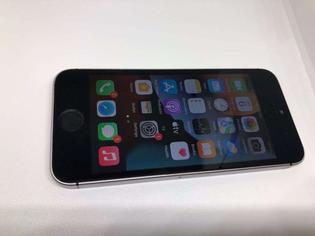 Apple iPhone SE 1st Gen 32GB Space Grey