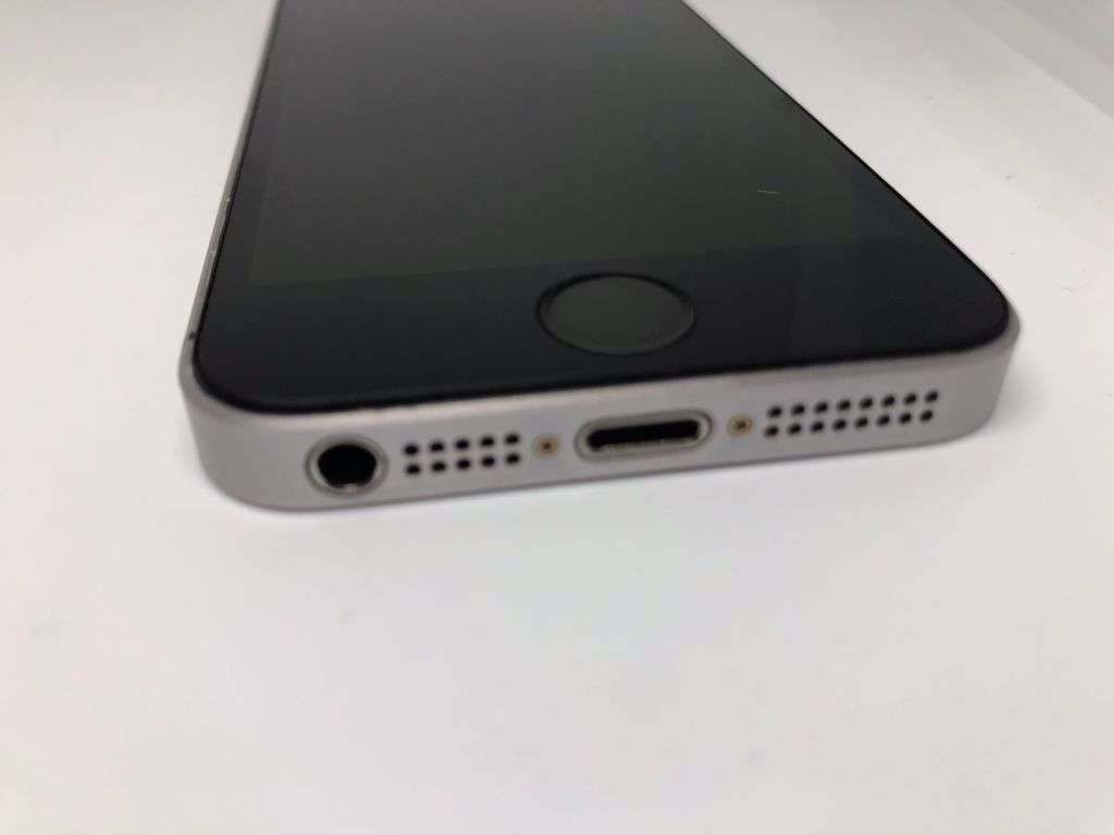 Apple iPhone SE 1st Gen 32GB Space Grey