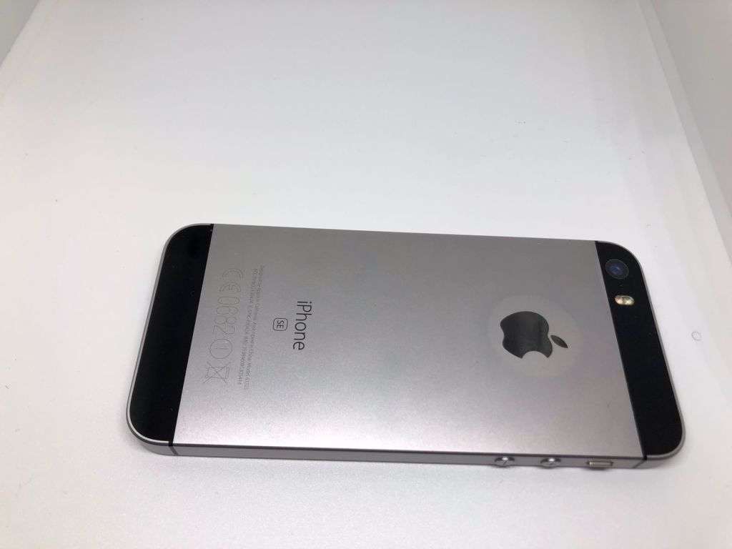 Apple iPhone SE 1st Gen 32GB Space Grey