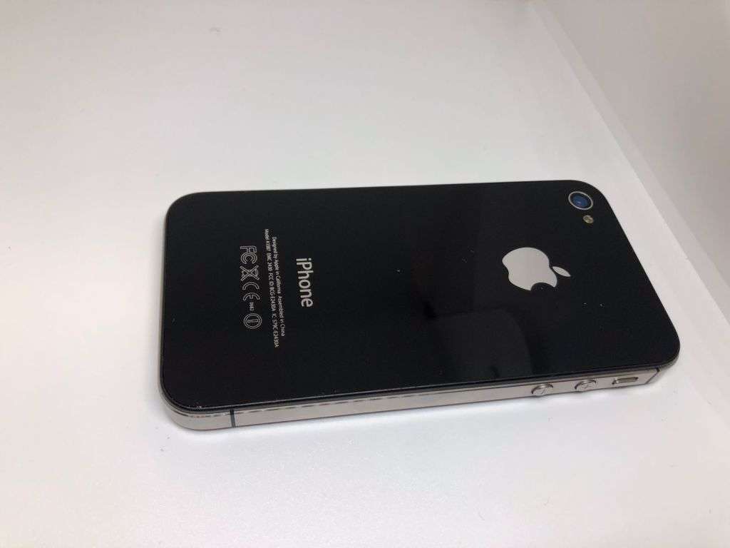 iPhone 4 | 8GB | BLACK