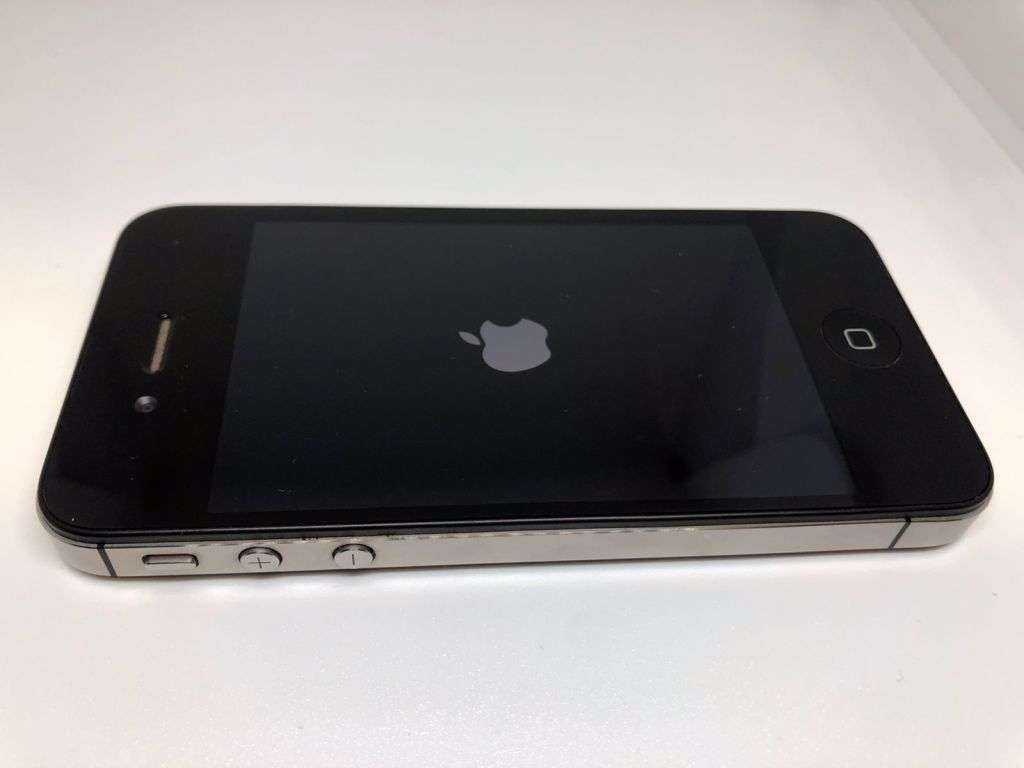 iPhone 4 | 8GB | BLACK