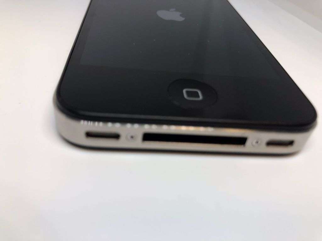 iPhone 4 | 8GB | BLACK