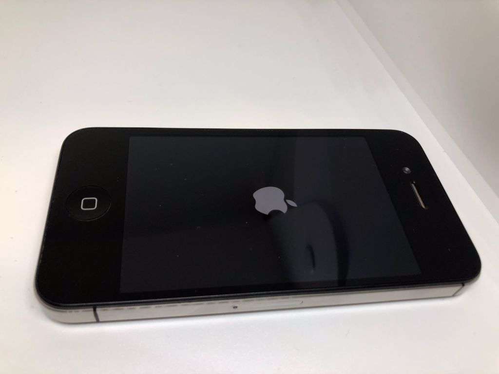 iPhone 4 | 8GB | BLACK