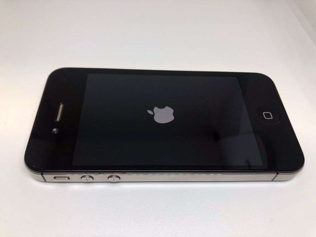 iPhone 4 | 8GB | BLACK