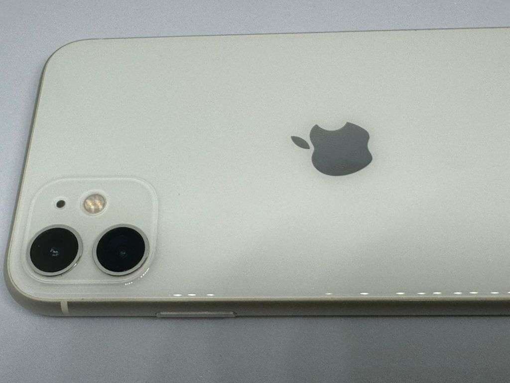 iPhone 11 | 64GB | WHITE