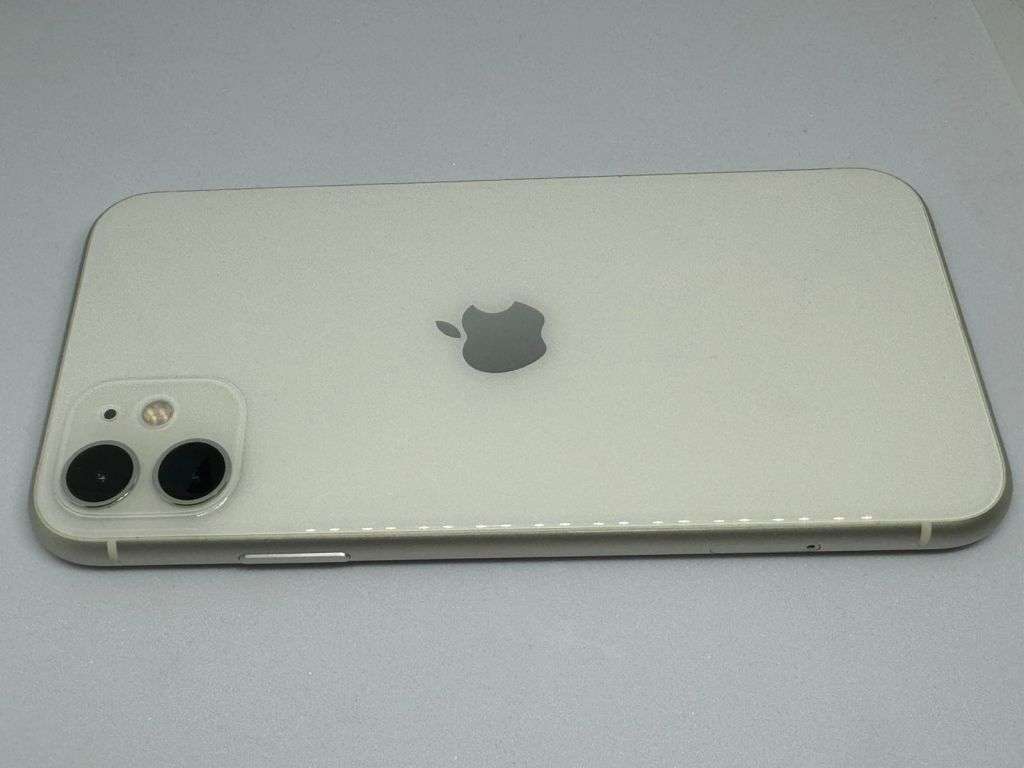 iPhone 11 | 64GB | WHITE