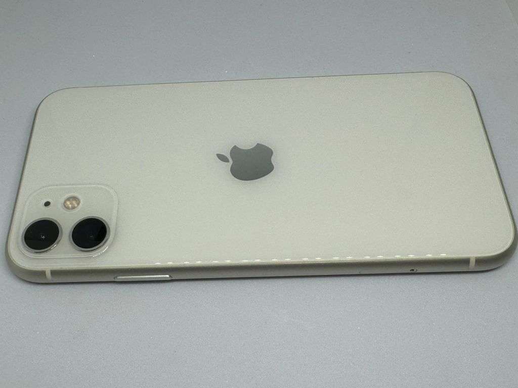 iPhone 11 | 64GB | WHITE