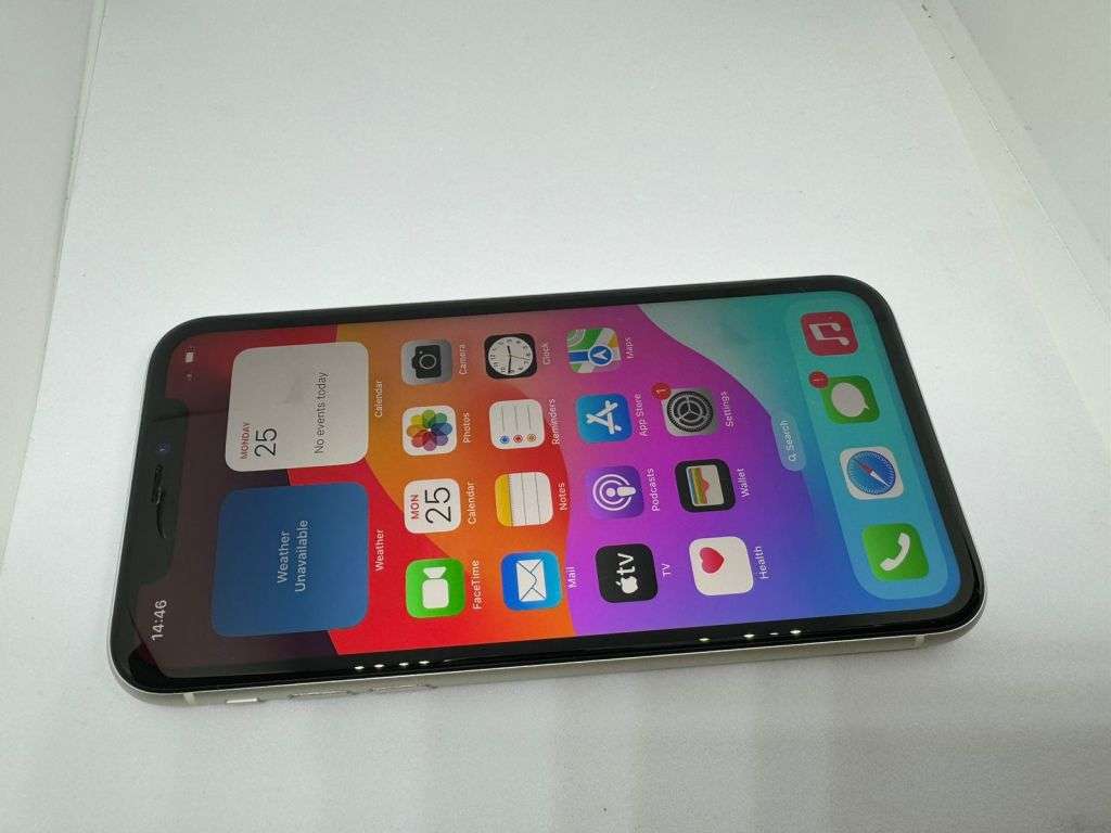 iPhone 11 | 64GB | WHITE