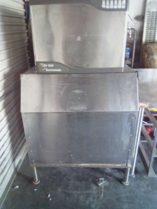 Scottsman MV600 Ice Making Machine + Ice bin and Ice Well