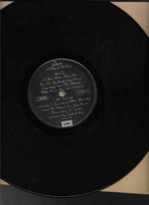 A DAY AT THE RACES- QUEEN (RECORD LP VINYL)