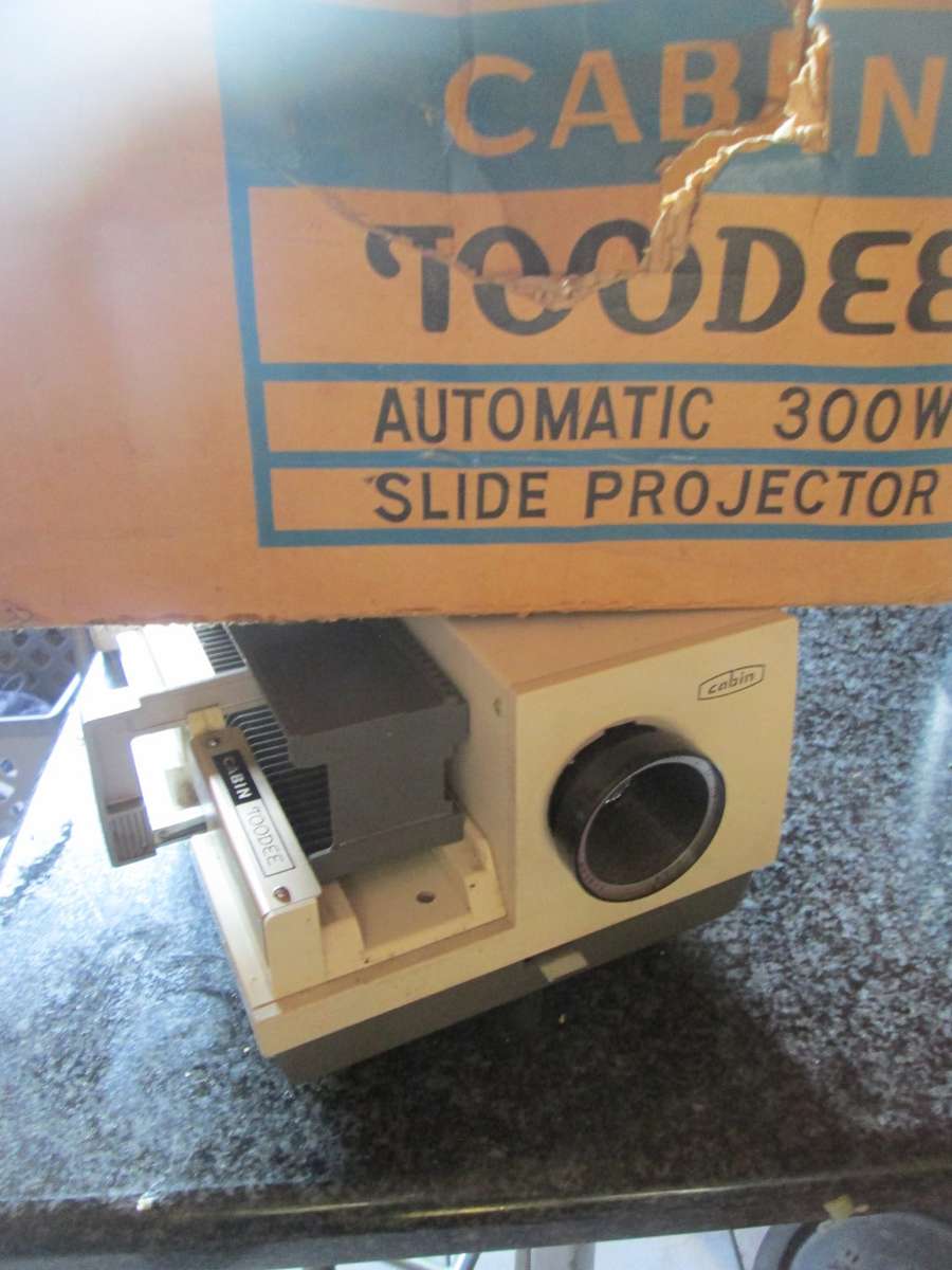 CABIN TOODEE 300W SLIDE PROJECTOR (NOT WORKING)