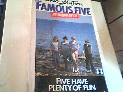 THE FAMOUS FIVE- FIVE HAVE PLENTY OF FUN- ENID BLYTON