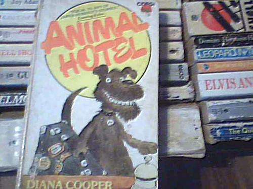 ANIMAL HOTEL- DIANA COOPER (BOOK)