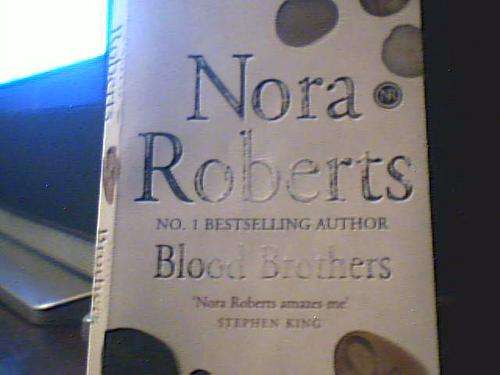 BLOOD BROTHERS- NORA ROBERTS