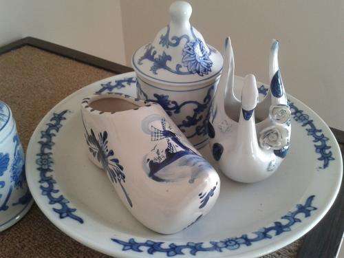 FIVE X BEAUTIFUL BLUE & WHITE SET