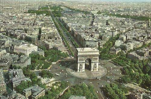 L'Arc de Triomphe - Vue des 12 Avenues, Paris - France Postcard